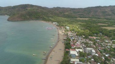 Plajlı deniz manzarası. Filipinler, Luzon