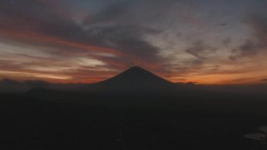 Aktif volkan Gunung Agung Bali, Endonezya 'da.
