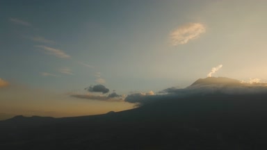 Aktif volkan Gunung Agung Bali, Endonezya 'da.