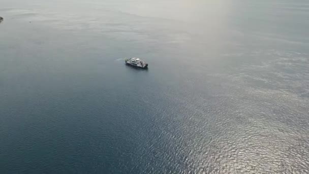 Tekne, deniz Gilimanuk feribot. Bali, Endonezya. — Stok video