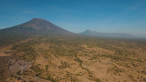 Actieve vulkaan Gunung Agung in Bali, Indonesië. — Stockvideo