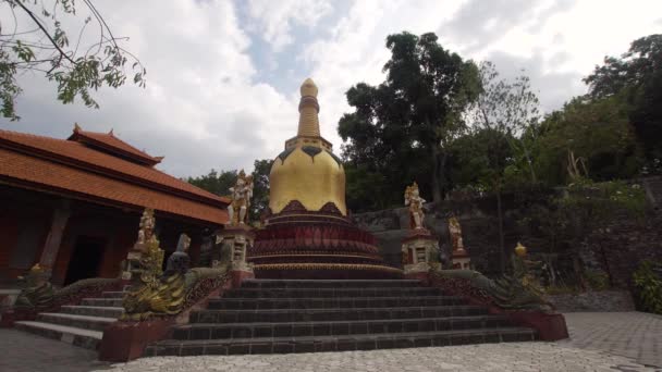 Templo budista en la isla de Bali — Vídeo de stock