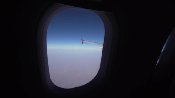 View from an airplane window on mountains. — Stock Video