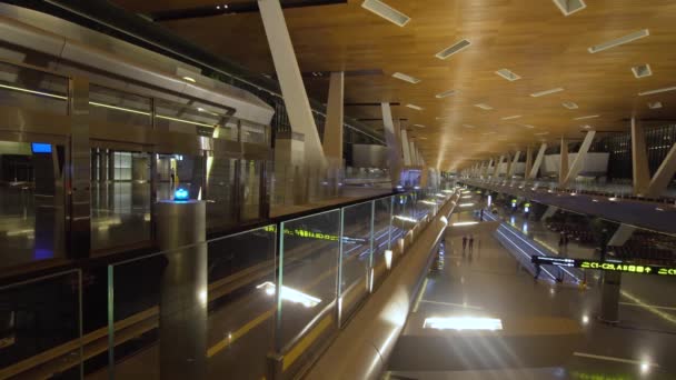 Außenansicht des neuen internationalen Flughafens Hamad in Doha, Katar. — Stockvideo