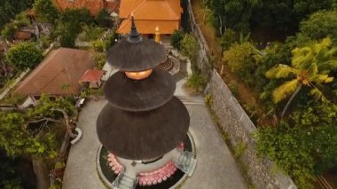 Bali adasındaki Budist tapınağı