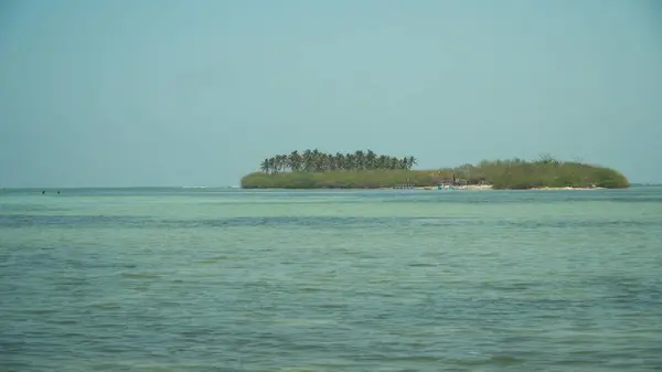 Sandy white beach. Philippines. — Stock Photo, Image