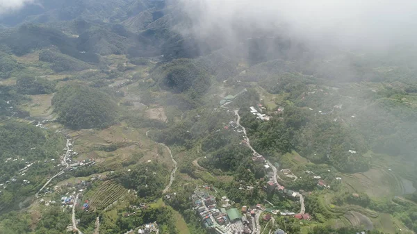 Рисові тераси в горах. Філіппіни, Батад, Банауе. — стокове фото