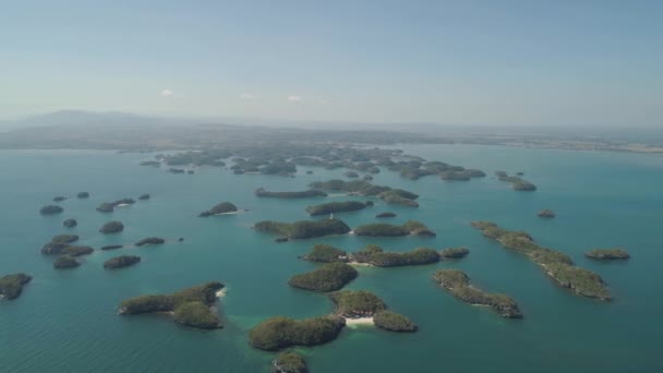 Uppsättning öar i havet. Filippinerna. — Stockvideo