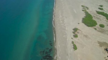 Plajlı deniz manzarası. Filipinler, Luzon