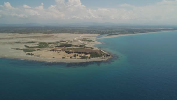 Tengerparti táj tengerparttal. Fülöp-szigetek, Luzon — Stock videók