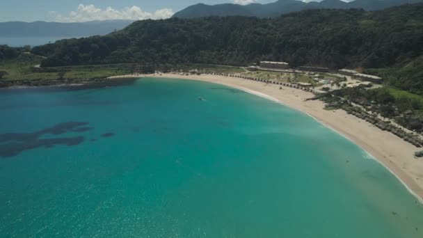 Paisaje marino con playa y mar. Filipinas, Luzón. — Vídeo de stock