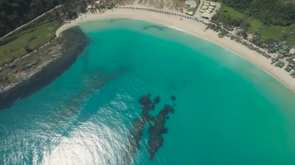 Mare con spiaggia e mare. Filippine, Luzon. — Video Stock