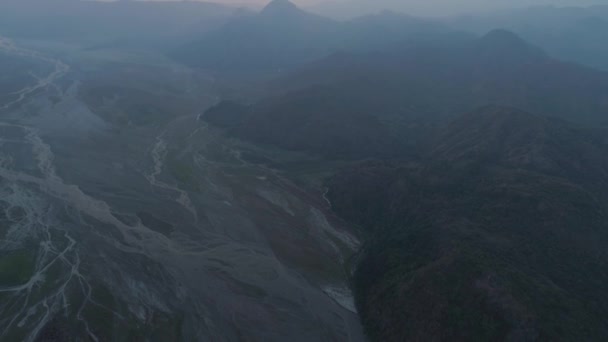 Paisagem montanhosa ao pôr do sol. Pinatubo, Filipinas. — Vídeo de Stock