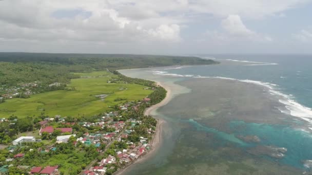 Havsutsikt med strand och hav. Filippinerna, Luzon — Stockvideo