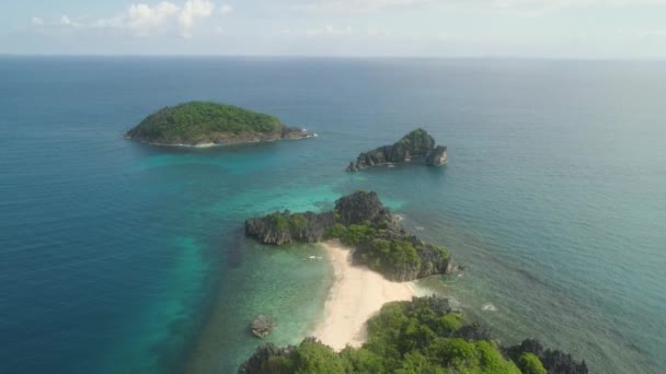 Sjölandskap i Caramoan Islands, Camarines Sur, Filippinerna. — Stockvideo