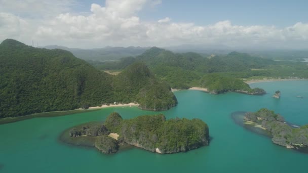 Paisaje marino de las Islas Caramoanas, Camarines Sur, Filipinas. — Vídeos de Stock