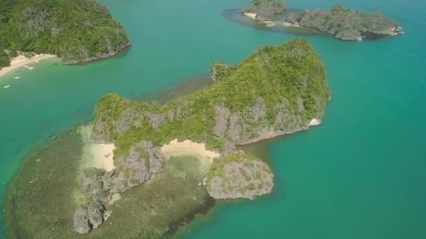Zeegezicht van de Caramoïsche eilanden, Camarines Sur, Filipijnen. — Stockvideo