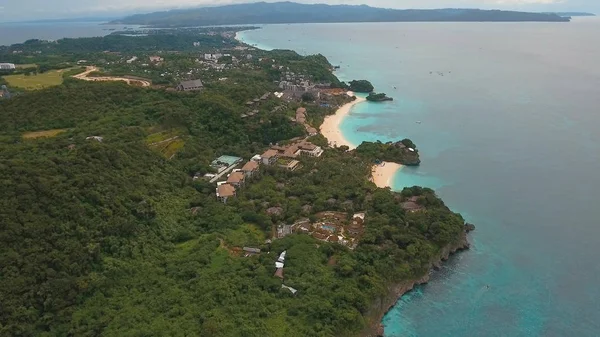 熱帯の島の空中ビューの美しいビーチ。ボラカイ島フィリピン. — ストック写真