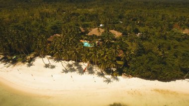 Hava güzel bir plaj tropikal bir adada görüntüleyin. Filipinler, Anda alan.