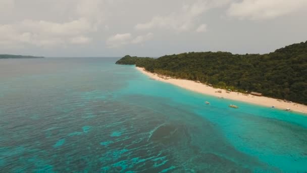Vista aérea bela praia na ilha tropical. Ilha de Boracay Filipinas. — Vídeo de Stock