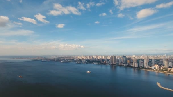 Città aerea con grattacieli ed edifici. Filippine, Manila, Makati. — Video Stock