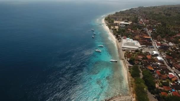 Антена переглянути красивого пляжу на тропічному острові. Нуса Пеніда, Балі, Індонезія. — стокове відео