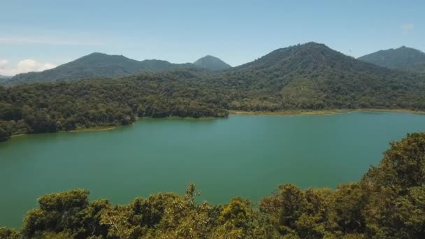 Озеро в горах, остров Бали, Индонезия. — стоковое видео