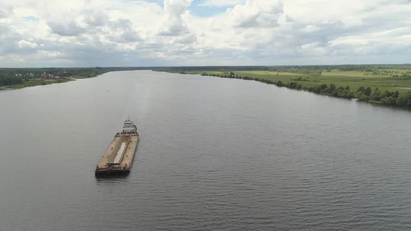 Aak aan de rivier de Volga — Stockfoto