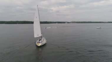 Yelkenli üzerinde çift