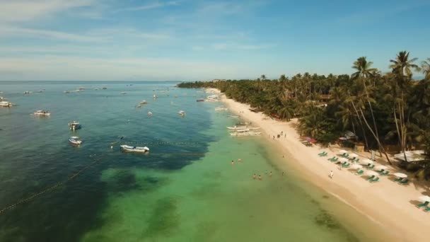 Vista aérea hermosa playa de Alona en una isla tropical Bohol. Filipinas. — Vídeos de Stock