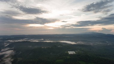 Günbatımında tropik manzara, Bali, Endonezya.