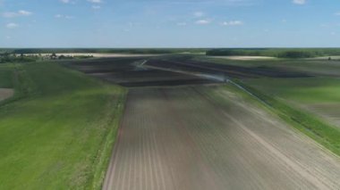 Tarım arazisindeki sulama sistemi.