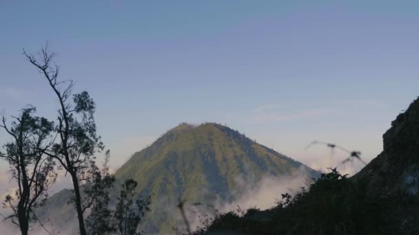 Horská krajina s východem slunce. Bali, Indonésie. — Stock video