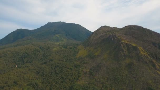 Floresta tropical nas montanhas. Ilha de Camiguin Filipinas . — Vídeo de Stock