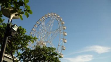 Lunaparktaki dönme dolap..