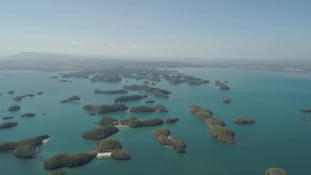 Набор островов в море. Филиппины. — стоковое видео