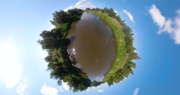 Landschap met rivier en bomen Bolvormig panorama — Stockvideo
