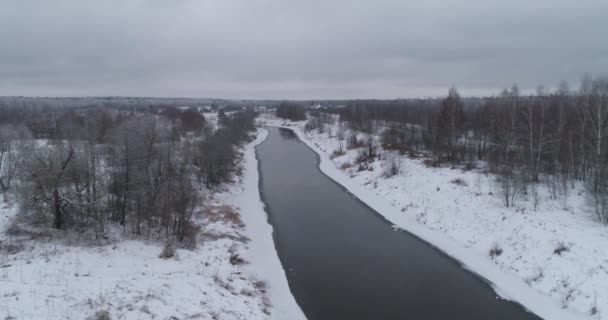 Inverno paisagem fluvial — Vídeo de Stock