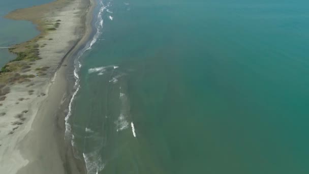 Playa de paisaje tropical en la isla de Luzón, Filipinas . — Vídeo de stock