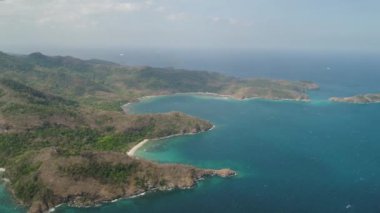 Plajlı deniz manzarası. Filipinler, Luzon