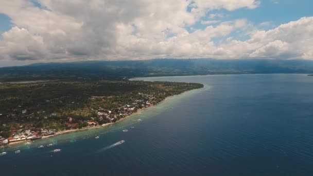 Seascape com uma costa e uma lagoa — Vídeo de Stock