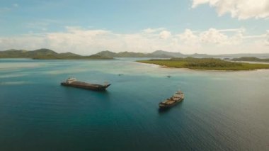 Denizde hava kargo ve yolcu gemileri.