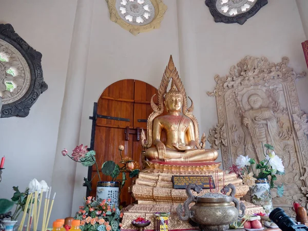 Статуя Буда на храмовом острове Бали — стоковое фото