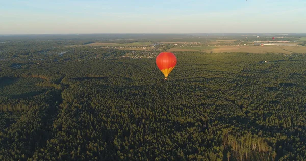 Globos de aire caliente en el cielo — Foto de Stock