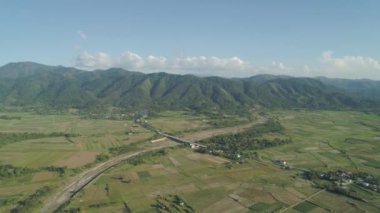 Filipinler 'de tarım arazileri olan dağ vadisi