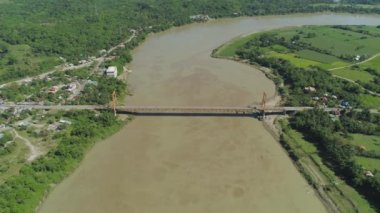 Nehir üzerinde köprü. Filipinler, Luzon