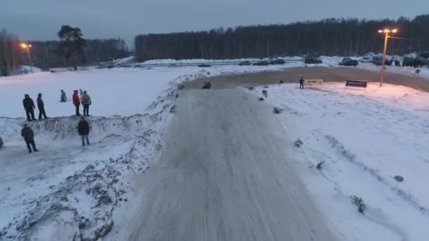 러시아, 겨울 시즌에 설상 차 경주입니다. 선수권 대회 스노 모빌 2018 년 1 월 27 일에 — 비디오