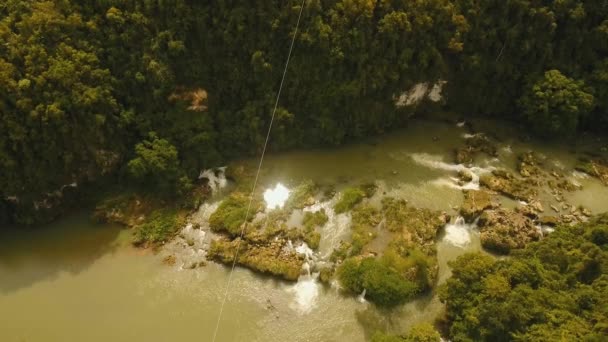 Залучення zipline в джунглях Бохол, Філіппіни. — стокове відео
