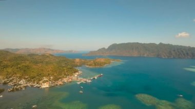 Lagünleri ve adaları olan deniz burnu