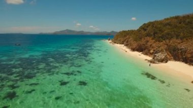 Güzel tropikal ada.